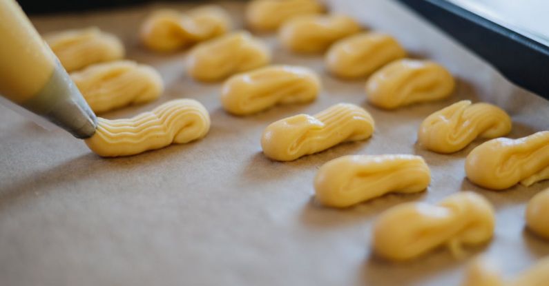 Baking Tips - Dough Putting on Baking Paper